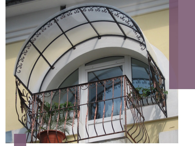 Козырьки над балконом в Астрахани — изготовление и монтаж