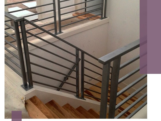 Изготовление поручней из металла и дерева в Астрахани